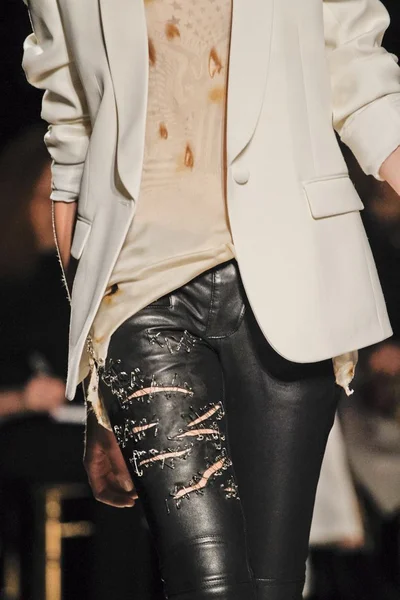 Look 18